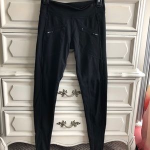Lululemon leggings with zipper front pockets sz 6